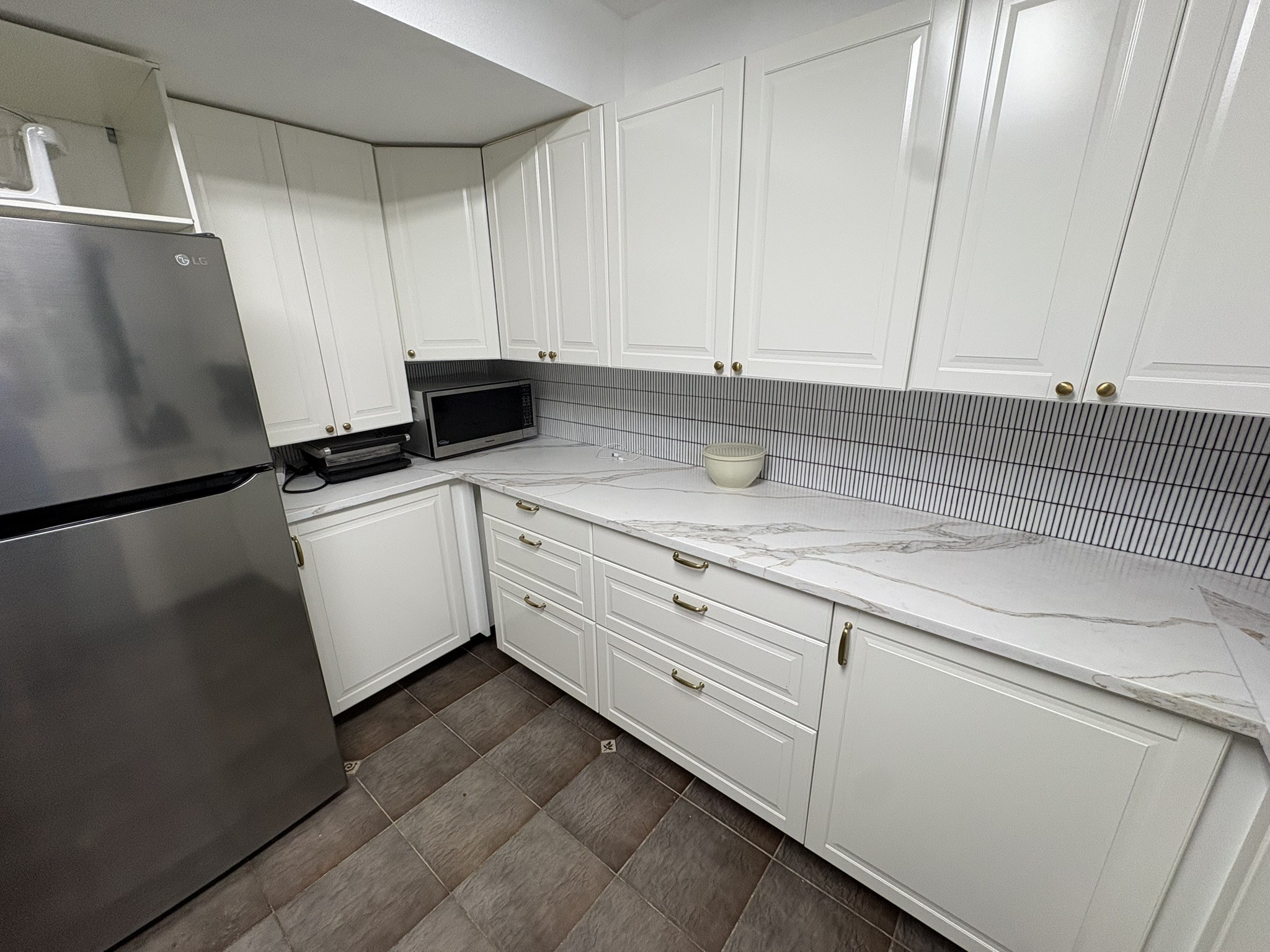 Kitchen Cabinet Assembly